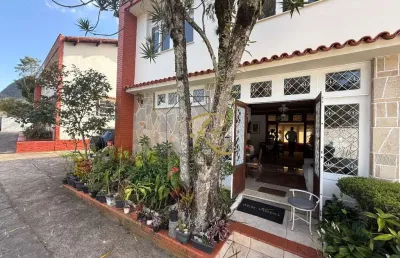 Casa em condomínio fechado com 3 quartos à venda na rua flavio bortoluzi de souza, 413, alto, teresópolis, 106 m2 por r$ 860.000