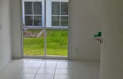 Casa em condomínio fechado com 2 quartos para alugar na avenida prefeito ary alcântara, 1000, areal, pelotas por r$ 1.000