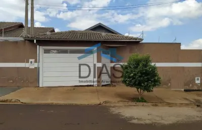 Residencial cambuí casa bem localizada com 3 dormitórios.