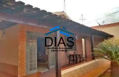 Americo brasiliense casa bem localizada com três dormitórios e edicula