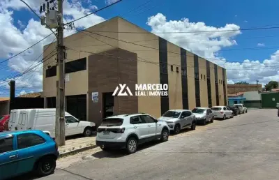 Alugo loja/ponto com aproximadamente 260 m² de área útil podendo ser dividido em