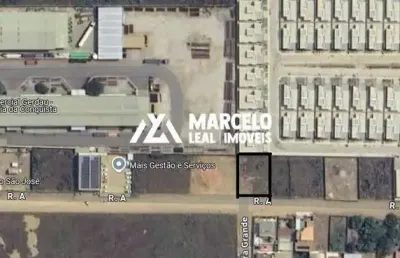 Alugo terreno com 24 mts de frente por 30 mts de fundo em rua asfaltada no bairr