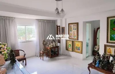 Vendo amplo  apartamento com 221 m2 sendo distribuidos em 6 quartos sendo 4 suít