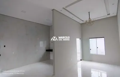 Vendo excelente casa 3 quartos sendo 1 suíte, sala com pé direito alto, cozinha,