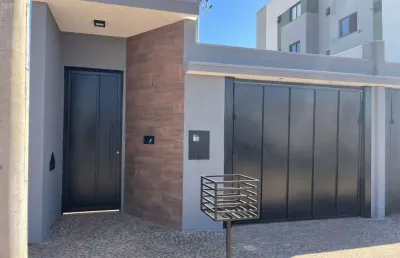 Casa com 3 quartos, suíte com closet, churrasqueira no bairro bem viver em uberlândia!!!