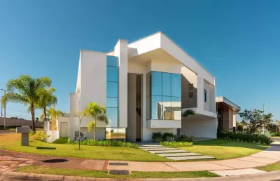 Casa duplex de esquina com 5 suítes à venda em condomínio cyrela  na zona sul de uberlândia, na melhor localização!