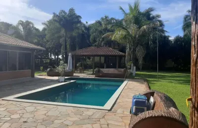 Chácara com piscina e móveis planejados em condomínio com portaria 24h em uberlândia! oportunidade