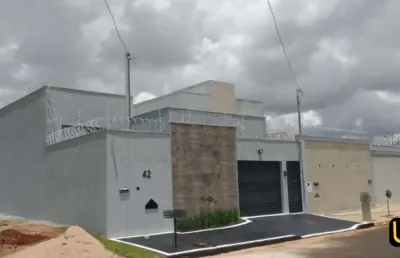 Casa portal do vale: 3 quartos, 4 vagas, móveis planejados, área gourmet, piscina/spa, churrasqueira, fogão e forno a lenha, sistema de segurança