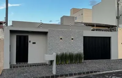 Casa à venda 3 quartos, 1 suíte com closet, área gourmet, 4 vagas no jardim botânico, uberlândia-mg - 250 m² - imperdível!
