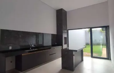 Casa à venda em uberlândia-mg: 3 quartos, suíte, 2 salas, 3 banheiros, 2 vagas de garagem no quinta alto umuarama. acabamento premium!