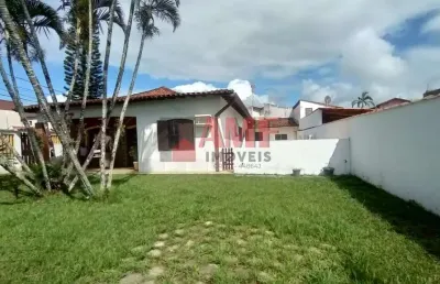Casa com piscina na praia  do suarão em itanhaém/sp