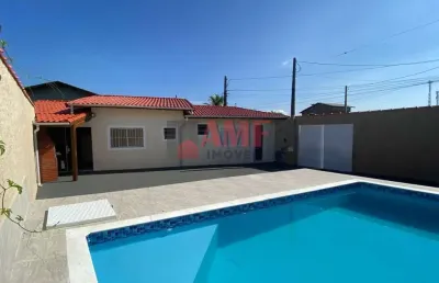 Edícula com piscina a 300 metros da praia no jardim suarão