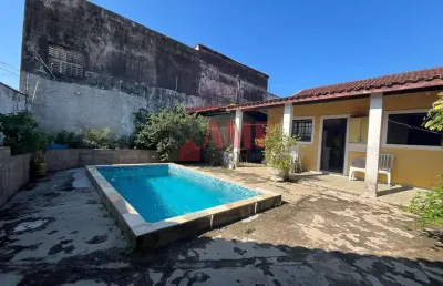 Casa com piscina a 1000 metros da praia no bopiranga