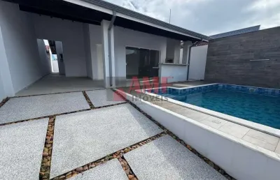 Casa térrea dos seus sonhos a poucos metros da praia - peruíbe
