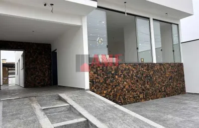 Casa térrea de alto padrão com 3 suítes, piscina e localização privilegiada