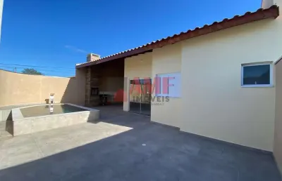 Casa com piscina a 550 metros da praia no cibratel ii