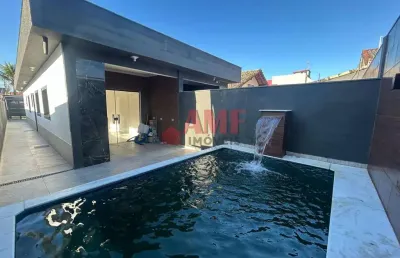Casa com piscina no bairro santa terezinha - itanhaém