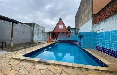 Casa com piscina a 300 metros do mar no florida mirim