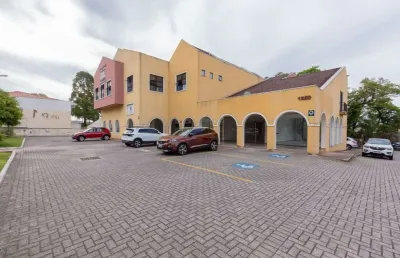 Ponto comercial para alugar na Rua Antônio Escorsin, 1650, São Braz, Curitiba