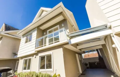 Sobrado em condominio em santa felicidade com 139,67m²