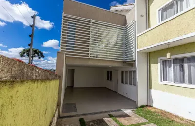 Sobrado em condomínio no barreirinha com área privativa de  237,00 m²