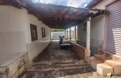 Lote com 525,00 m² (15 x 35) escorrido para rua na posição nascente.