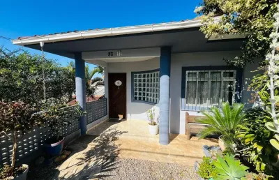 Casa semi mobiliada com 03 quartos sendo 01 suíte 03 bwc localizada  em forquilhas - são josé - sc.