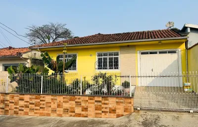 Linda casa com 03 quartos sendo 01 suíte 03 bwc localizado no bairro ipiranga, são josé - sc.