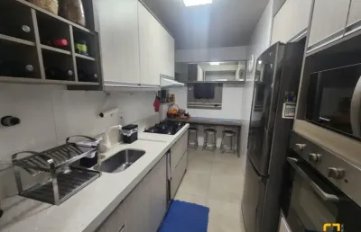 Apartamento com 03 quartos sendo 01 suíte 02 bwc localizado no centro de florianópolis sc.