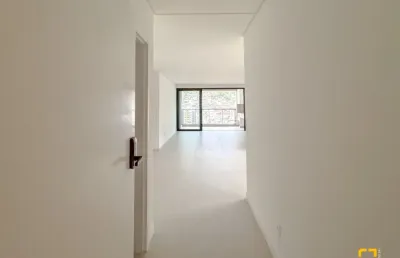 Apartamento com 03 quartos sendo 01 suíte 02 bwc localizado no centro de florianópolis sc.