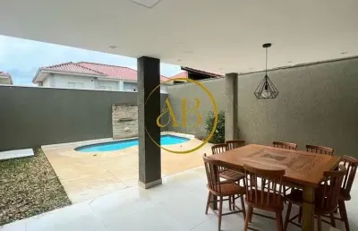 Linda casa em condomínio fechado com total segurança e completo