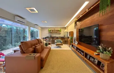 Linda casa totalmente reformada com muito bom gosto