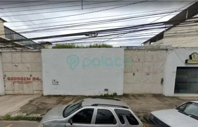 Galpão no mariano procópio para locação no valor r$ 10.000,00 mais taxas.