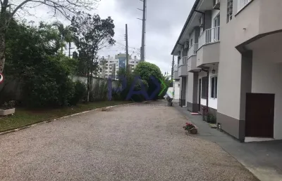 Casa em condomínio fechado com 3 quartos à venda na rua dos canários, 155, pedra branca, palhoça por r$ 530.000