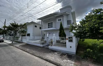 Casa com 4 quartos à venda na dos ipês, 110, pedra branca, palhoça por r$ 1.699.000