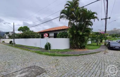 Casa ampla e mobiliada para aluguel no bairro itacorubi, em florianópolis