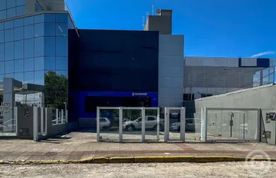 Espaço comercial estratégico com ampla área em florianópolis