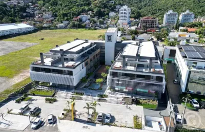 Loja moderna e espaçosa em local estratégico de florianópolis