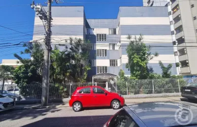 Apartamento semimobiliado no coração de florianópolis