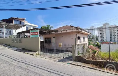 Casa aconchegante e prática no centro de florianópolis