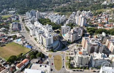 Descubra seu novo lar: apartamento aconchegante e bem localizado no bairro córrego grande, em florianópolis