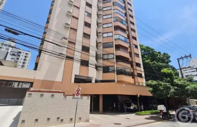 Apartamento amplo, perfeito para famílias, no coração de florianópolis