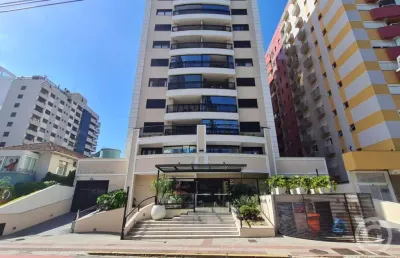 Apartamento amplo e semimobiliado no centro de florianópolis