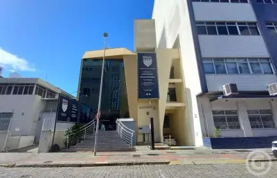 Prédio comercial semimobiliado no centro de florianópolis: estrutura completa para o sucesso do seu negócio
