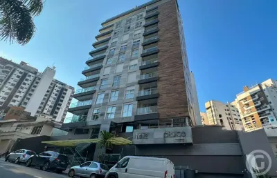 Apartamento com amplo espaço e conforto no centro de florianópolis