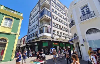 Oportunidade única no centro de florianópolis: sala comercial pronta para o sucesso do seu negócio