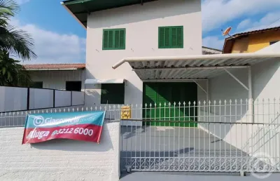 Casa com 3 quartos para alugar na Rua Daria Merize Koerich, 271, Centro, São José