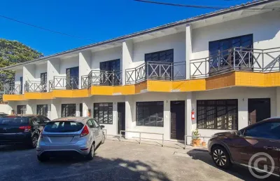 Apartamento com suíte e sacada em armação do pântano do sul