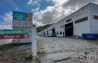 Galpão espaçoso em são josé, localização estratégica para o seu negócio