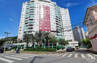 Apartamento amplo e semimobiliado no centro de florianópolis